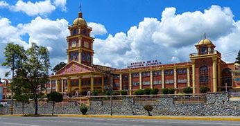EDIFICIO UNIVERSIDAD CATÓLICA DE CUENCA ECUADOR