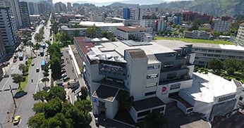 imagen universidad puce ecuador